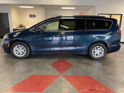 Used 2021 Chrysler Pacifica Touring L Minivan for sale in St. Joseph MO
