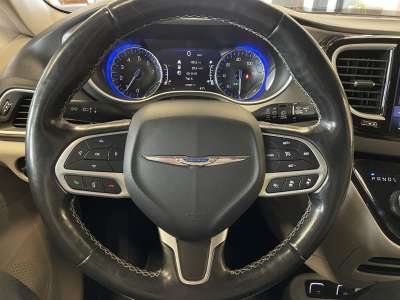 Used 2021 Chrysler Pacifica for sale in St. Joseph MO