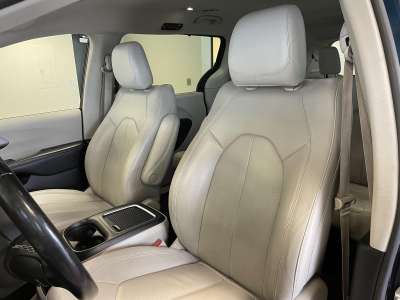 Used 2021 Chrysler Pacifica for sale in St. Joseph MO