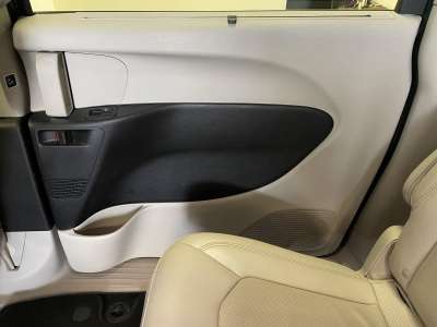 Used 2021 Chrysler Pacifica for sale in St. Joseph MO