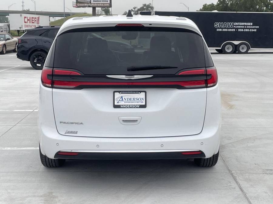 Used 2024 Chrysler Pacifica for sale in Grand Island NE