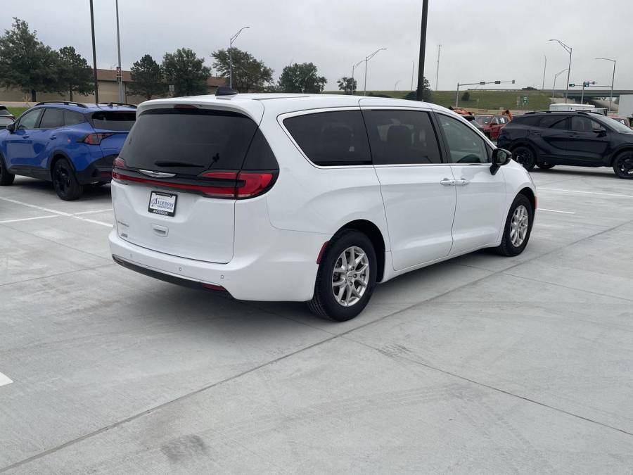 Used 2024 Chrysler Pacifica for sale in Grand Island NE