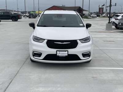 Used 2024 Chrysler Pacifica for sale in Grand Island NE