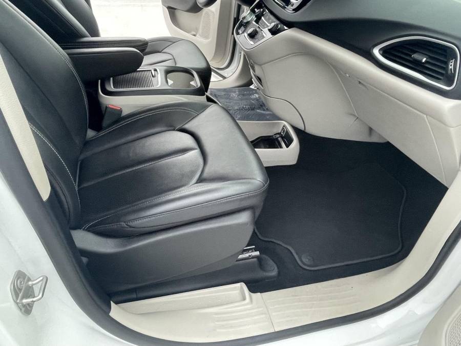 Used 2024 Chrysler Pacifica for sale in Grand Island NE